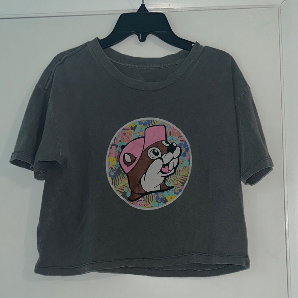 Buc-ees Women’s cropped Charcoal Graphic Tee